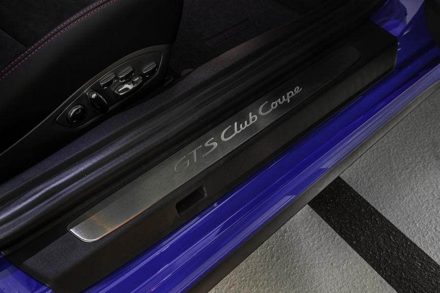  Porsche 911 GTS Club Coupe 2015 года  (фото 17 из 19)